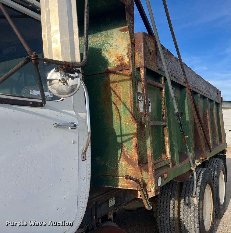 image for item EI0618 1980 Mack  dump truck