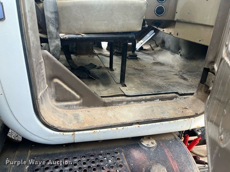 image for item EI0618 1980 Mack  dump truck