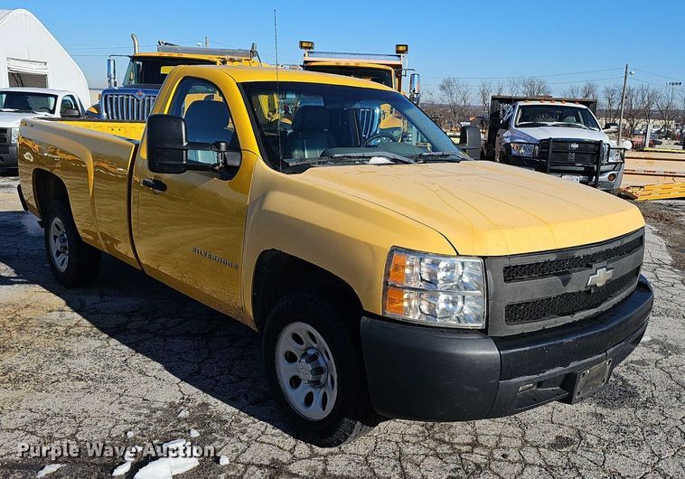 image for item EJ5872 2007 Chevrolet Silverado 1500 pickup truck