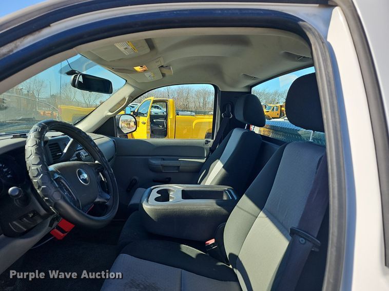 image for item EJ5876 2008 Chevrolet Silverado 1500 pickup truck