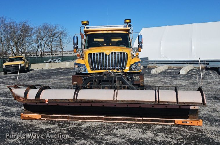 image for item EJ5879 2009 International 7400 dump truck