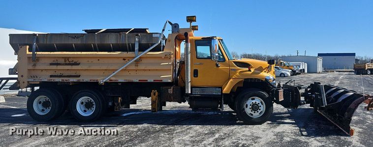 image for item EJ5879 2009 International 7400 dump truck