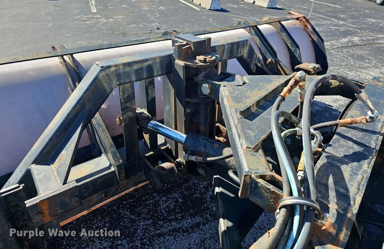 image for item EJ5879 2009 International 7400 dump truck