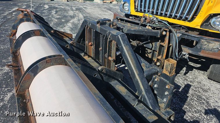 image for item EJ5879 2009 International 7400 dump truck