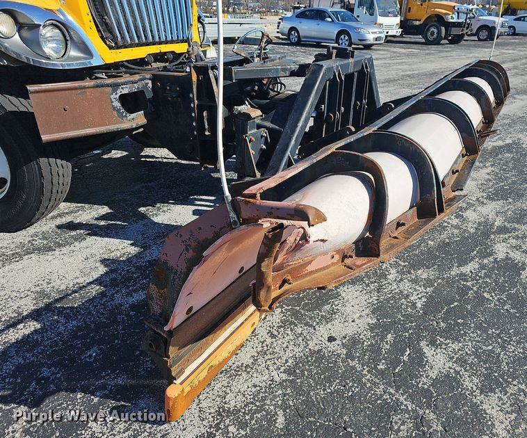 image for item EJ5879 2009 International 7400 dump truck