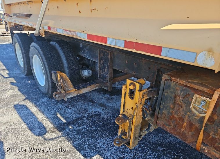image for item EJ5879 2009 International 7400 dump truck