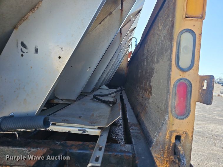 image for item EJ5879 2009 International 7400 dump truck