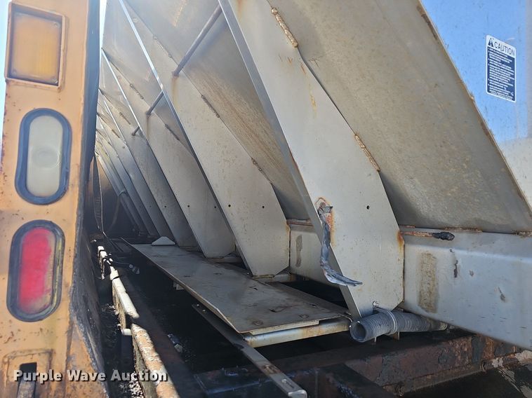 image for item EJ5879 2009 International 7400 dump truck