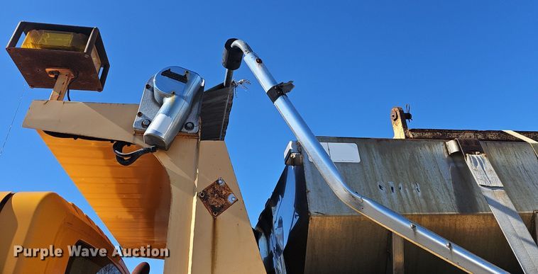 image for item EJ5879 2009 International 7400 dump truck