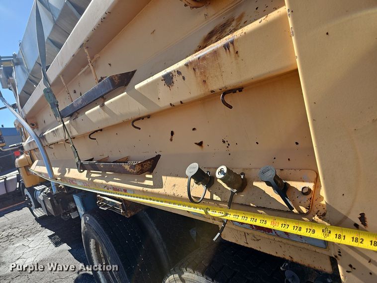 image for item EJ5879 2009 International 7400 dump truck