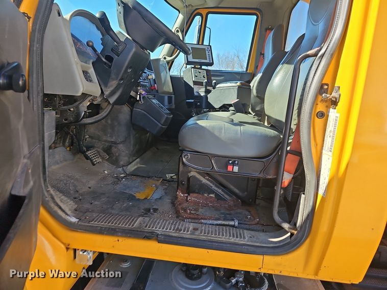 image for item EJ5879 2009 International 7400 dump truck