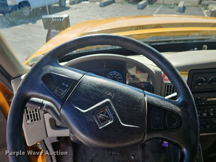 image for item EJ5879 2009 International 7400 dump truck