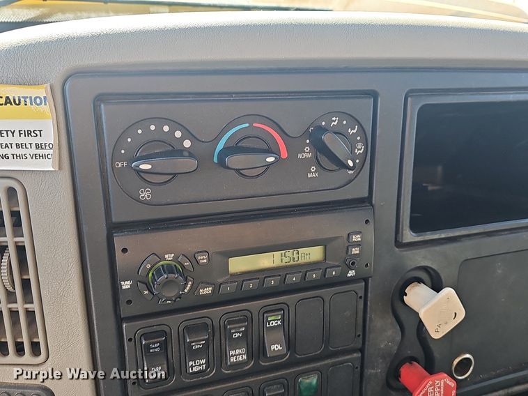 image for item EJ5879 2009 International 7400 dump truck