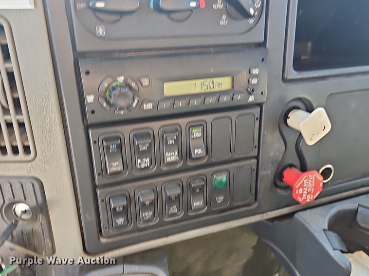 image for item EJ5879 2009 International 7400 dump truck