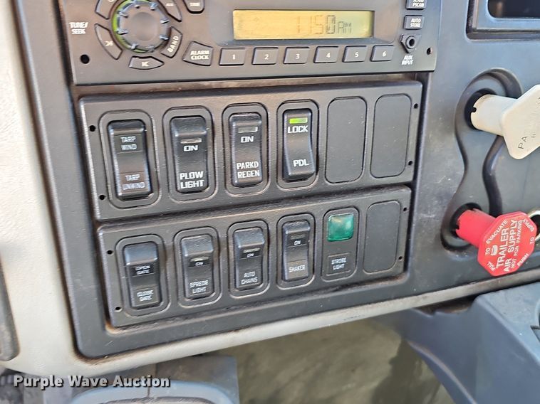 image for item EJ5879 2009 International 7400 dump truck