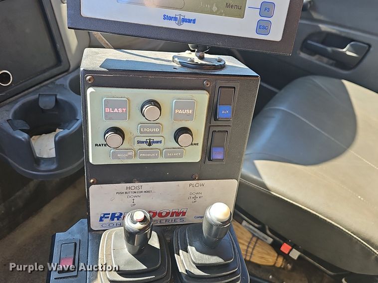 image for item EJ5879 2009 International 7400 dump truck