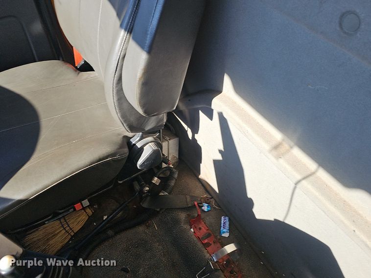 image for item EJ5879 2009 International 7400 dump truck