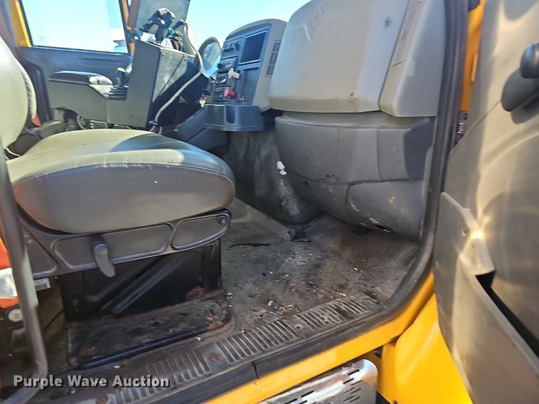 image for item EJ5879 2009 International 7400 dump truck