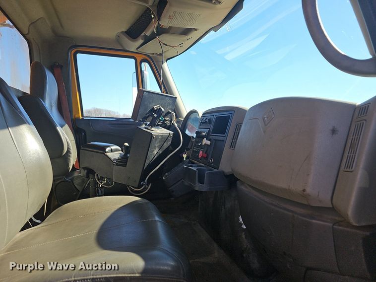 image for item EJ5879 2009 International 7400 dump truck