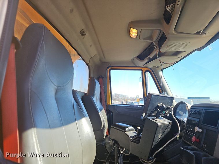 image for item EJ5879 2009 International 7400 dump truck