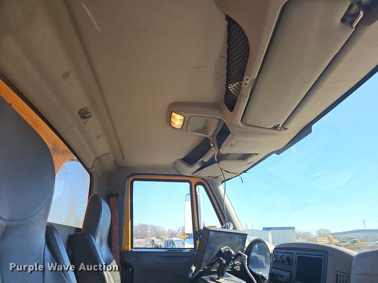 image for item EJ5879 2009 International 7400 dump truck