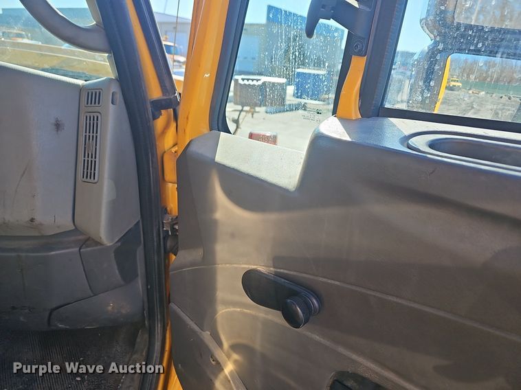 image for item EJ5879 2009 International 7400 dump truck