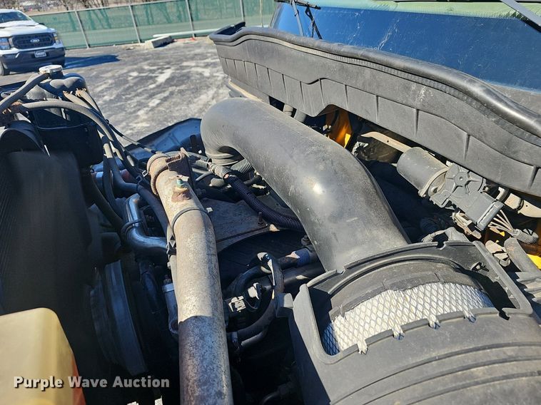 image for item EJ5879 2009 International 7400 dump truck