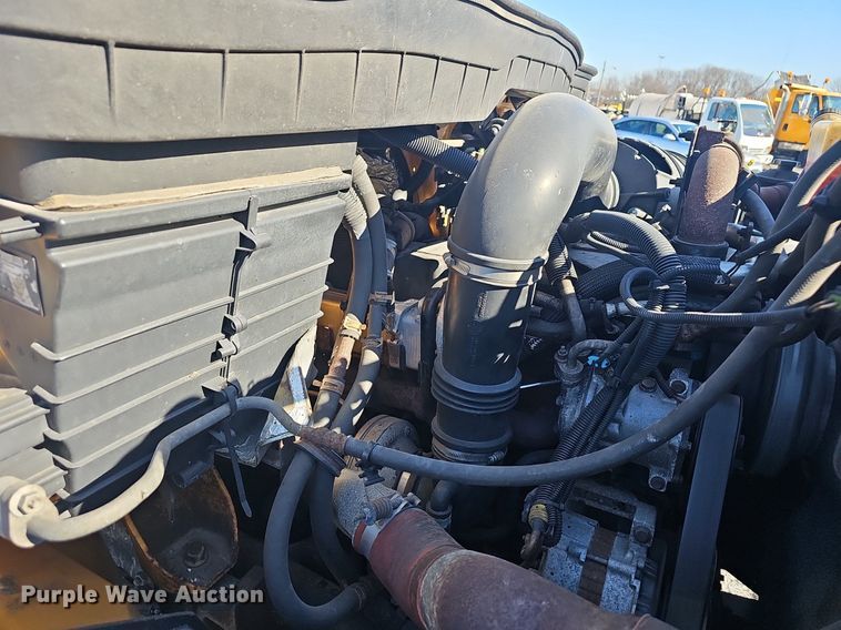 image for item EJ5879 2009 International 7400 dump truck