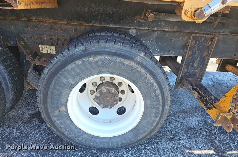 image for item EJ5879 2009 International 7400 dump truck