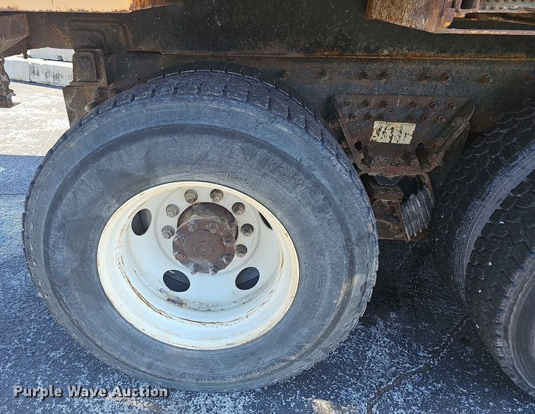 image for item EJ5879 2009 International 7400 dump truck