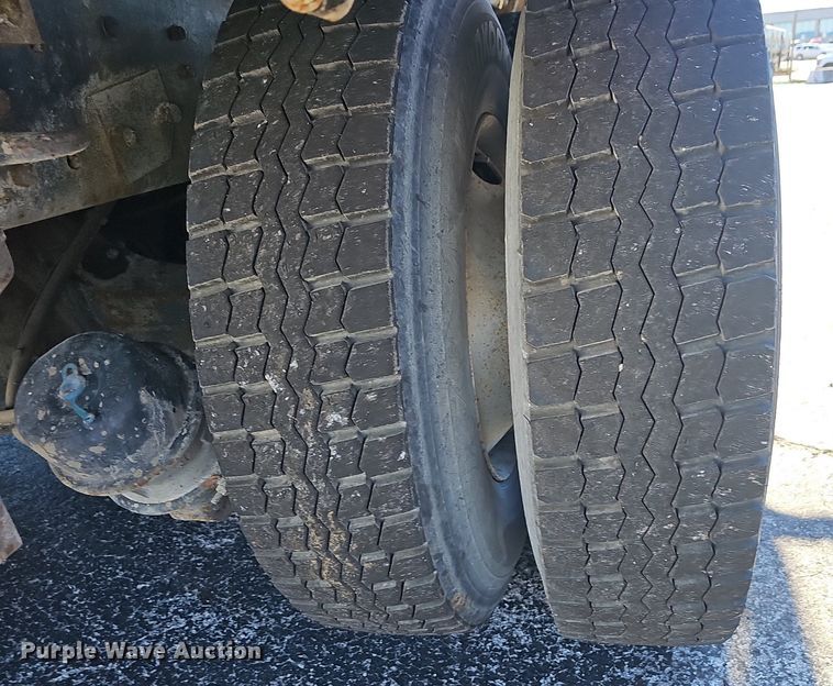 image for item EJ5879 2009 International 7400 dump truck