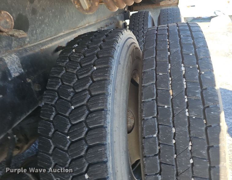 image for item EJ5879 2009 International 7400 dump truck