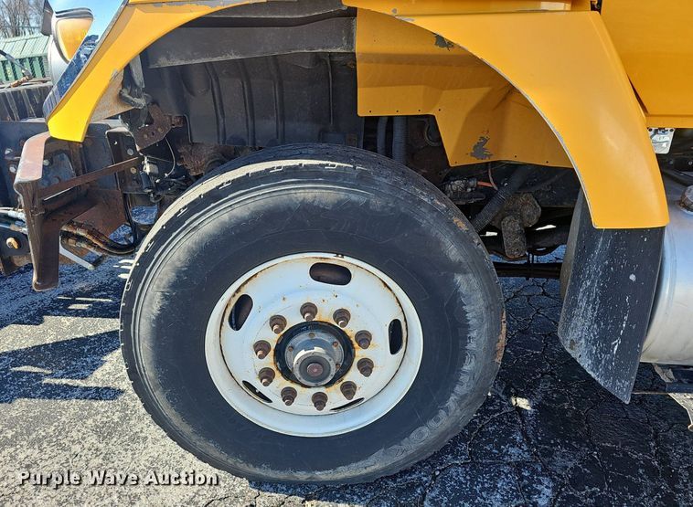image for item EJ5879 2009 International 7400 dump truck