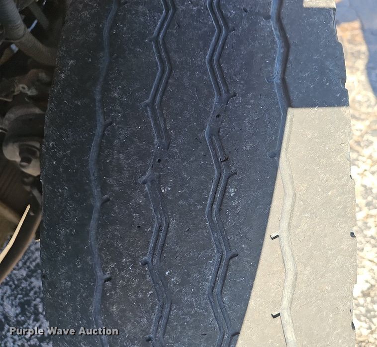 image for item EJ5879 2009 International 7400 dump truck