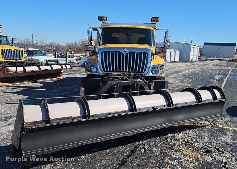 image for item EJ5881 2009 International 7500 dump truck