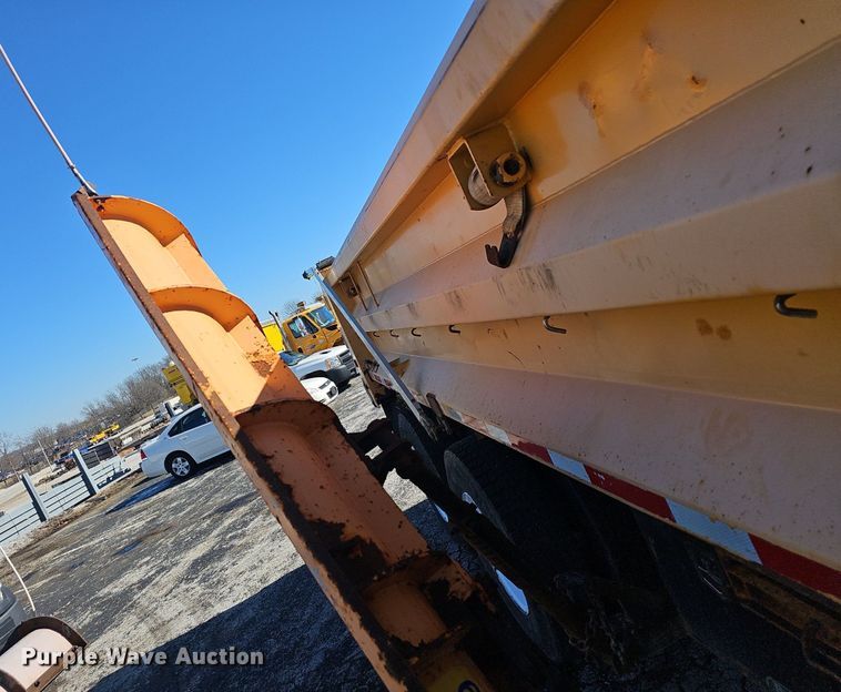 image for item EJ5881 2009 International 7500 dump truck