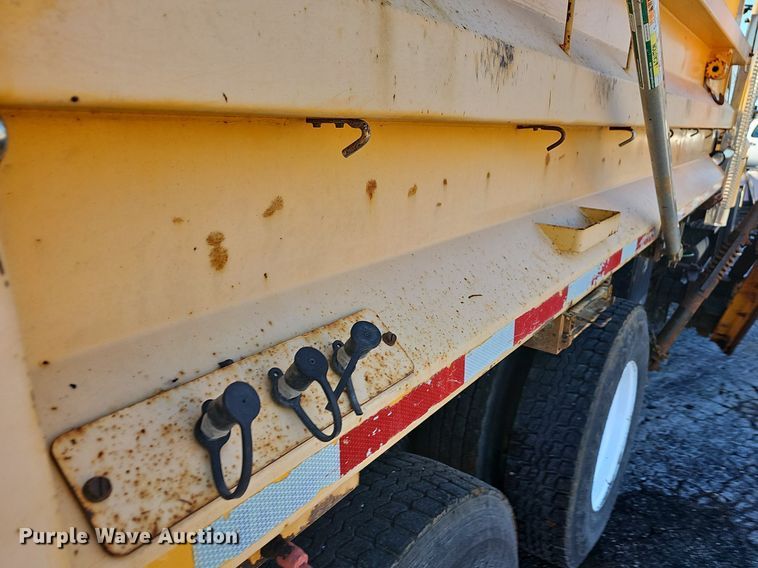 image for item EJ5881 2009 International 7500 dump truck