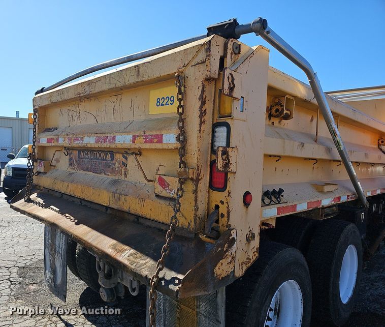 image for item EJ5881 2009 International 7500 dump truck