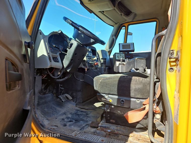 image for item EJ5881 2009 International 7500 dump truck