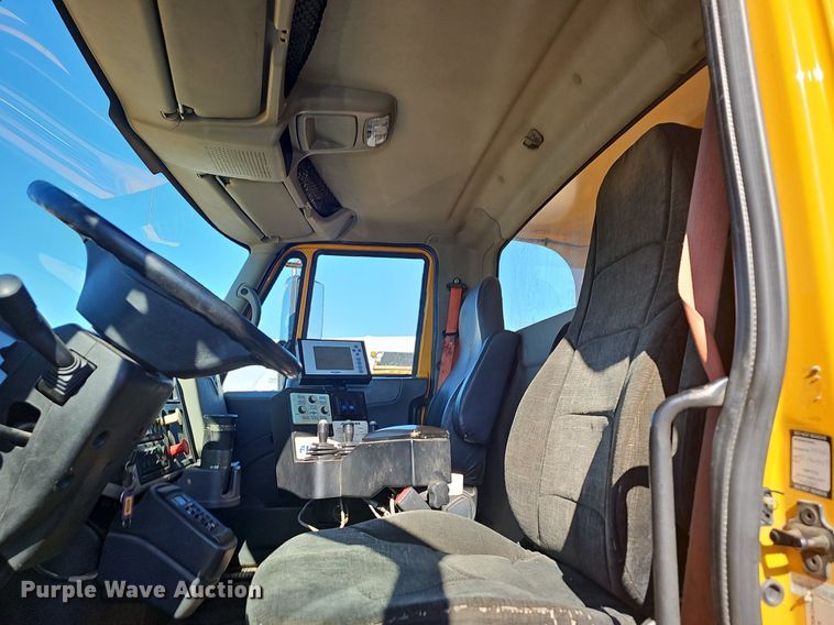 image for item EJ5881 2009 International 7500 dump truck