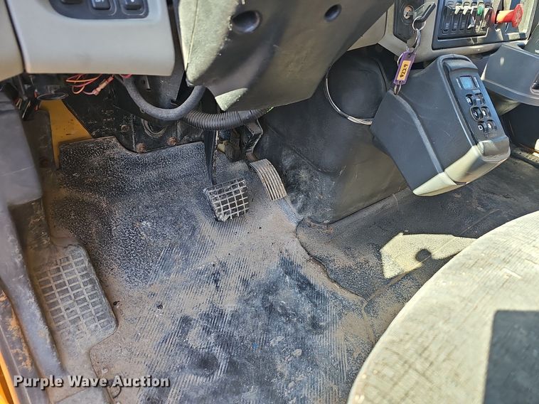 image for item EJ5881 2009 International 7500 dump truck