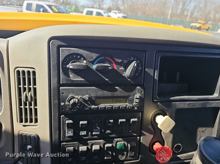 image for item EJ5881 2009 International 7500 dump truck