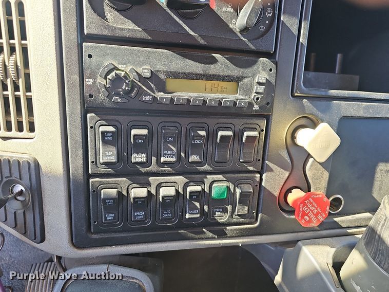 image for item EJ5881 2009 International 7500 dump truck