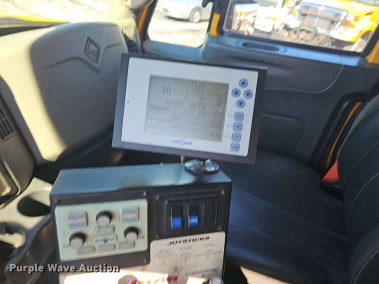 image for item EJ5881 2009 International 7500 dump truck