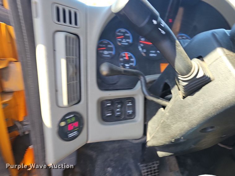 image for item EJ5881 2009 International 7500 dump truck