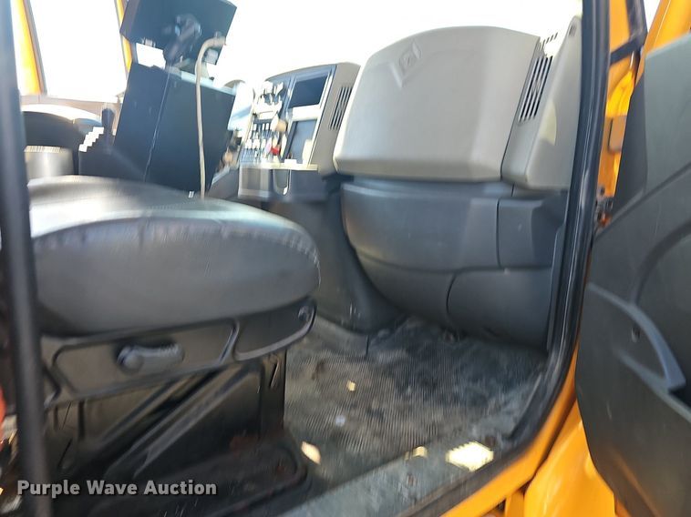 image for item EJ5881 2009 International 7500 dump truck