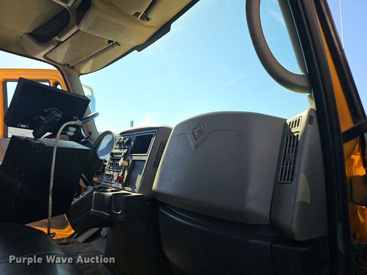 image for item EJ5881 2009 International 7500 dump truck