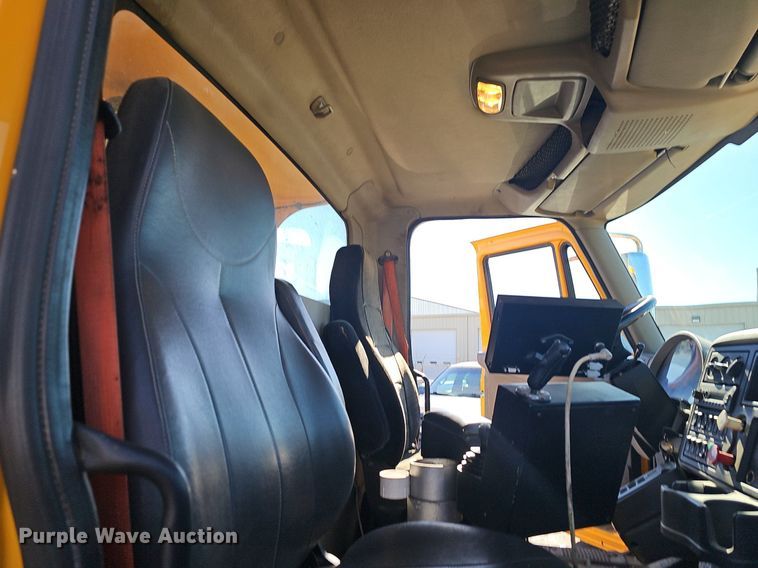 image for item EJ5881 2009 International 7500 dump truck