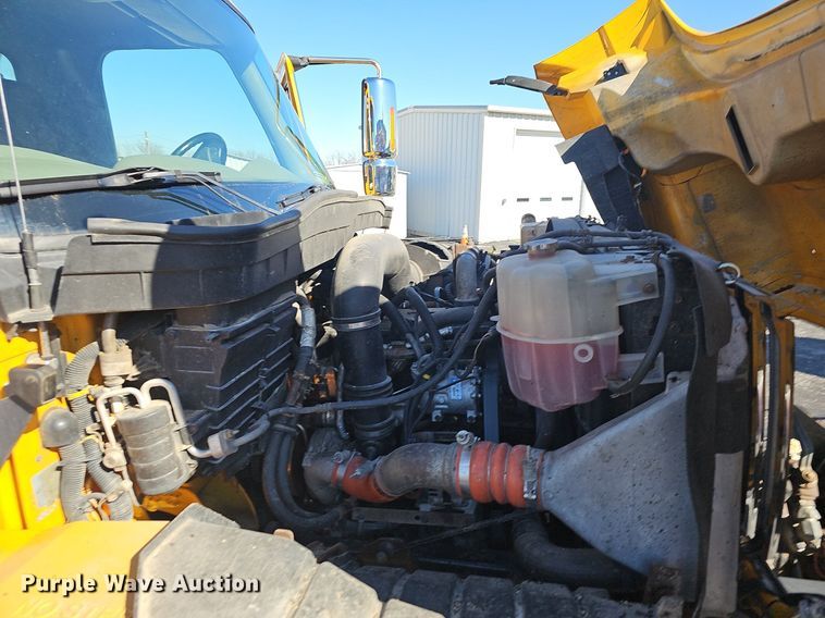 image for item EJ5881 2009 International 7500 dump truck