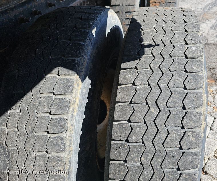 image for item EJ5881 2009 International 7500 dump truck